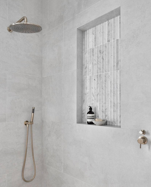 Meir UK Round Wall Shower Curved Arm 400mm - PVD Brushed Nickel (SKU: MA09-400-PVDBN) Image - 2